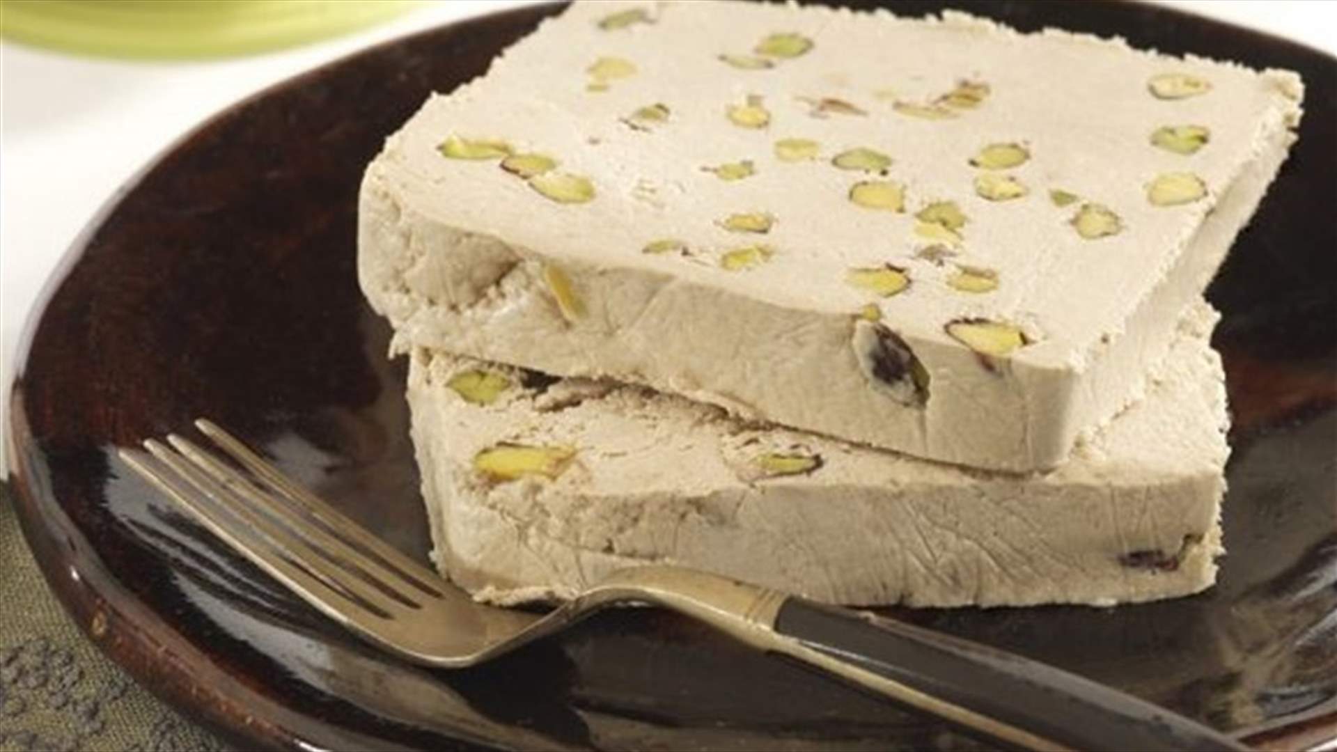 طريقة سهلة لتحضير الحلاوة بالطحينة مع المكسرات!