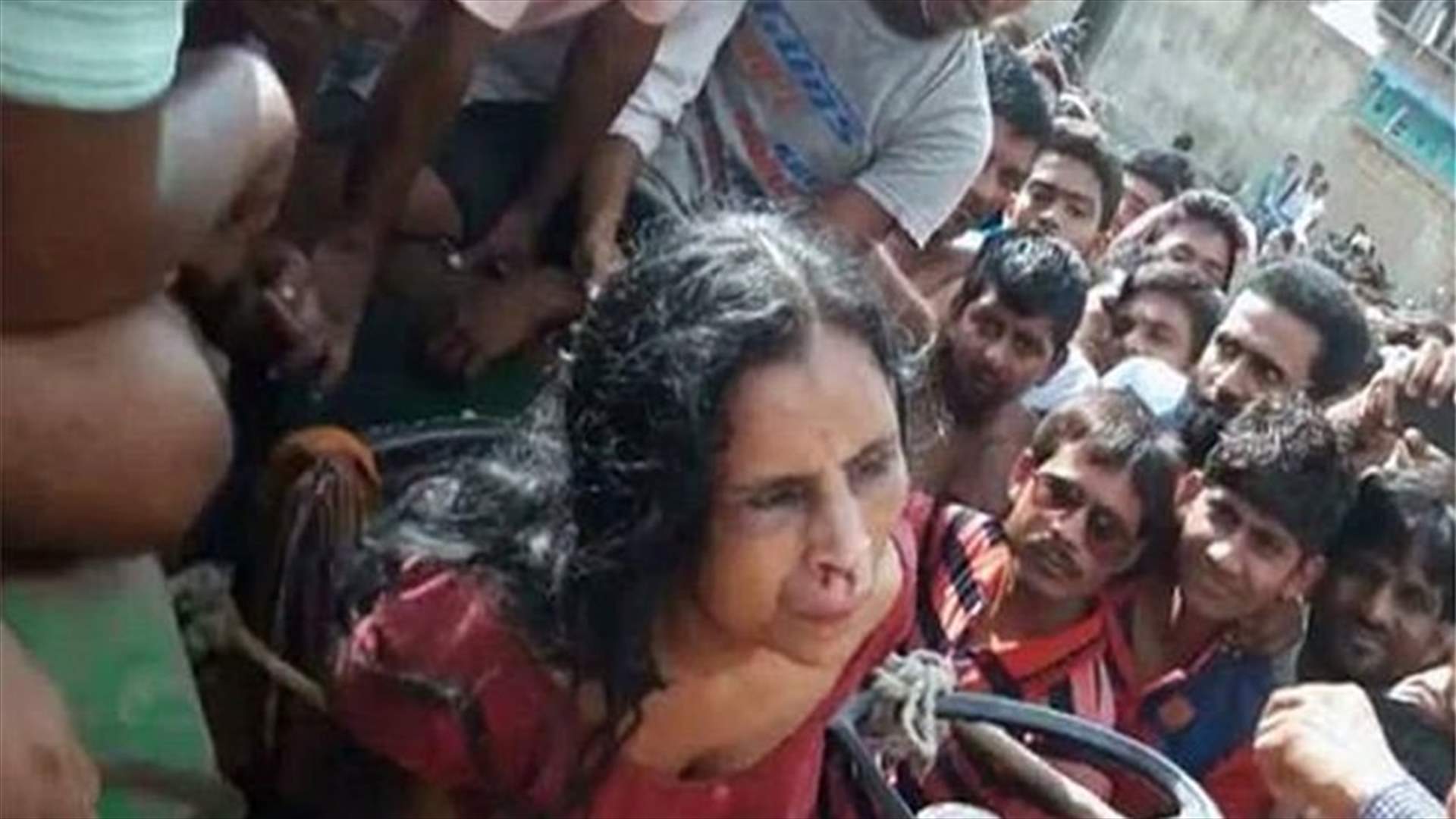 بالفيديو- حلقوا شعر رأسها وضربوها في الطريق... ما كان مصير سيّدة من ذوي الاحتياجات الخاصة؟