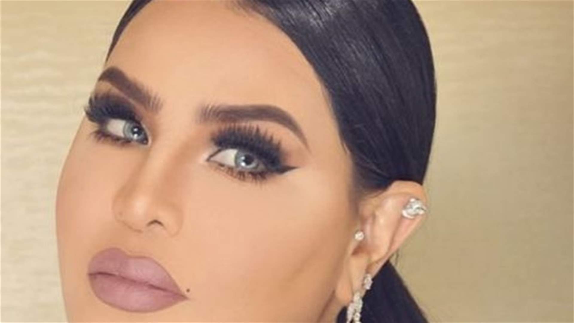 فيديو حصد 233 ألف مشاهدة.. أحلام داخل عيادة التجميل وعملية لهذا الجزء من وجهها؟