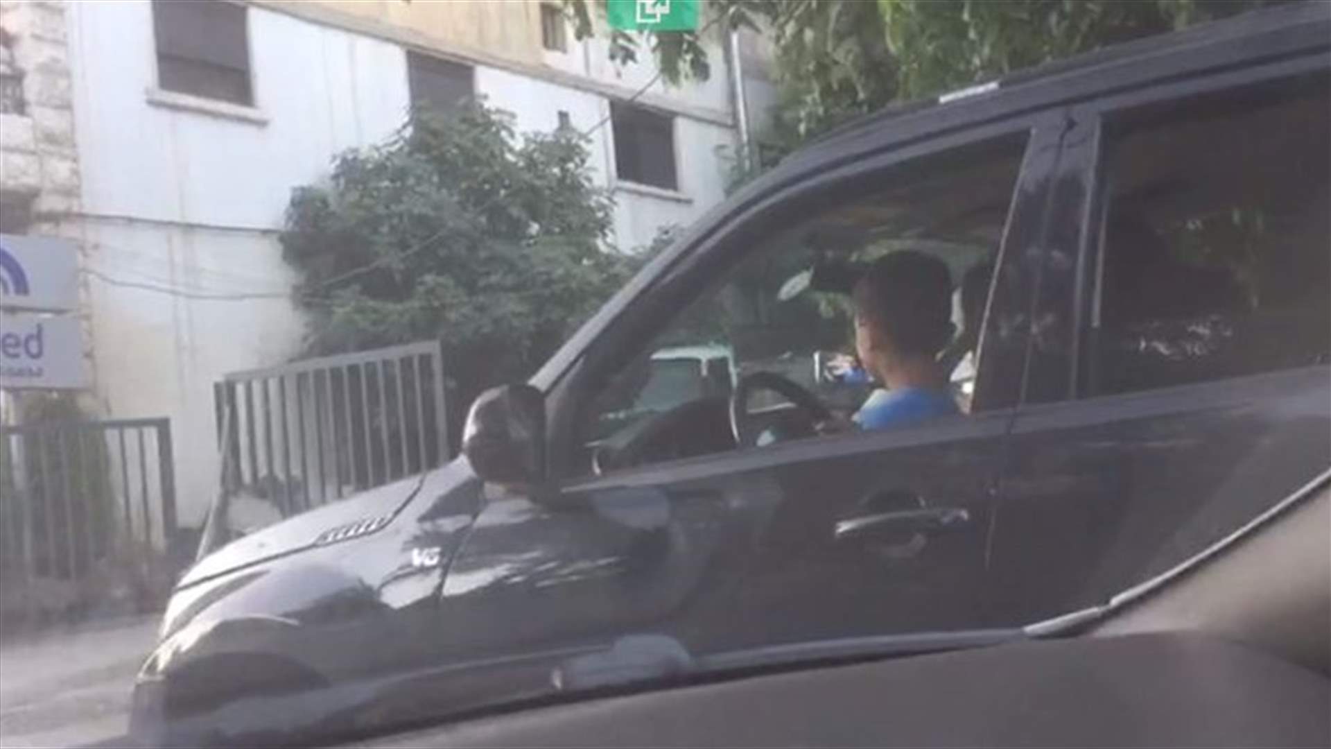 بالصور - بعدما عرّضت حياة طفل للخطر...هكذا كان مصيرها!