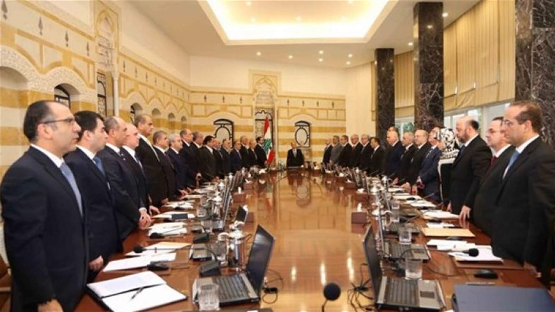 "هزّة وزارية"...استبدال لوزراء التيار