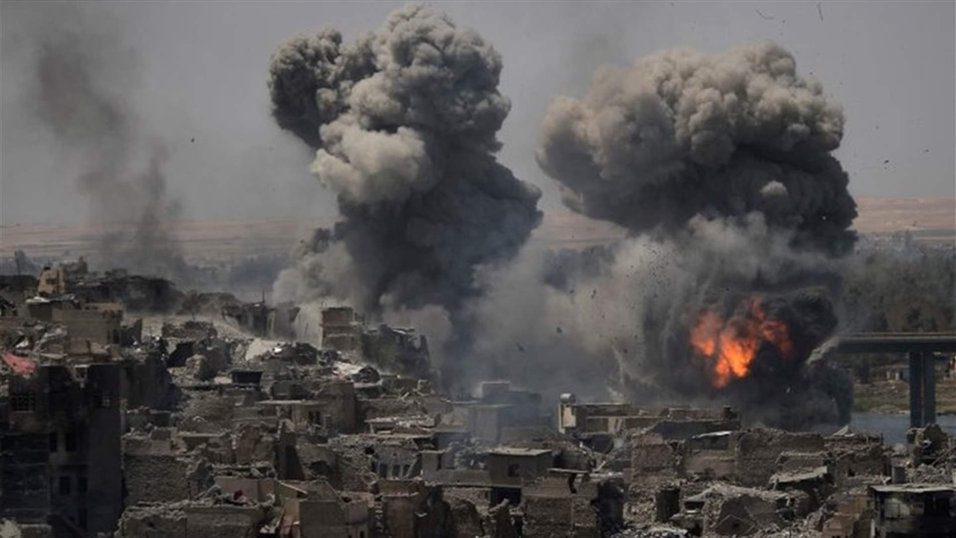 Iraq strikes Islamic State in Mosul days after declaring victory