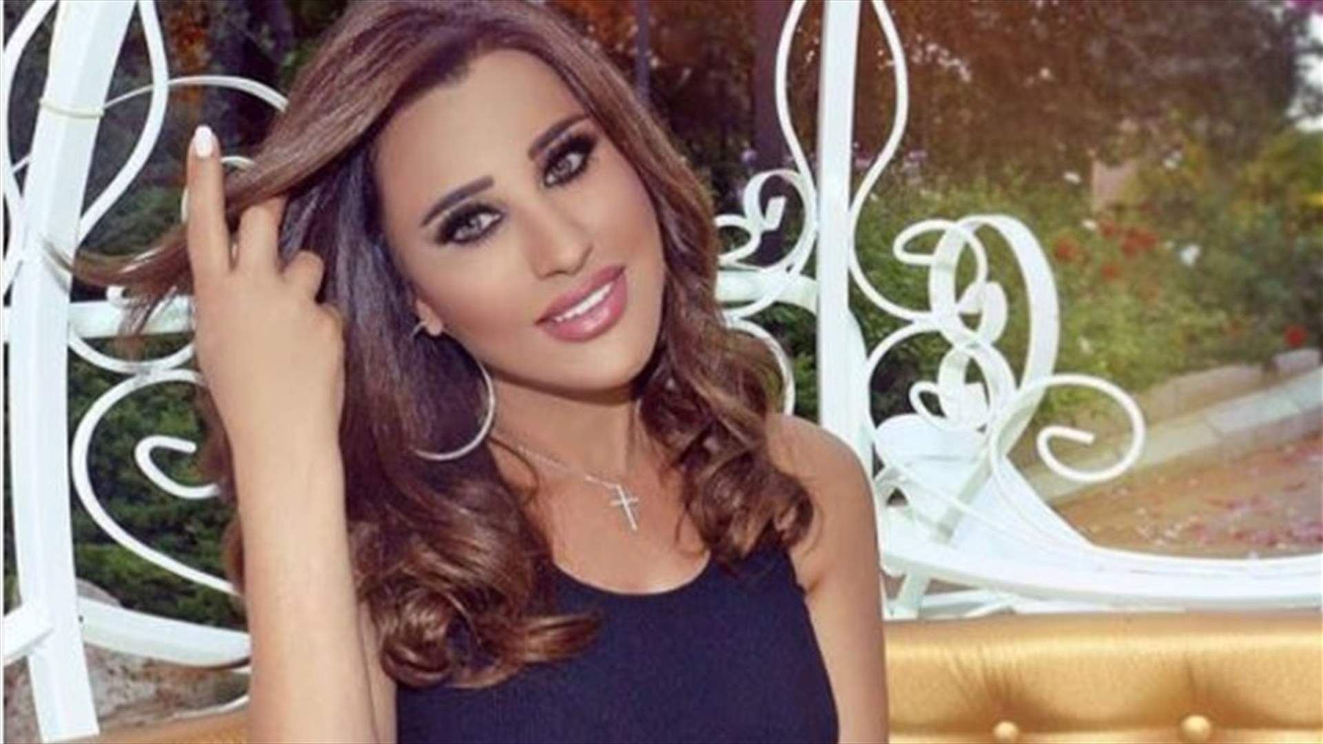 بالصورة - أين اختفى صليب نجوى كرم؟