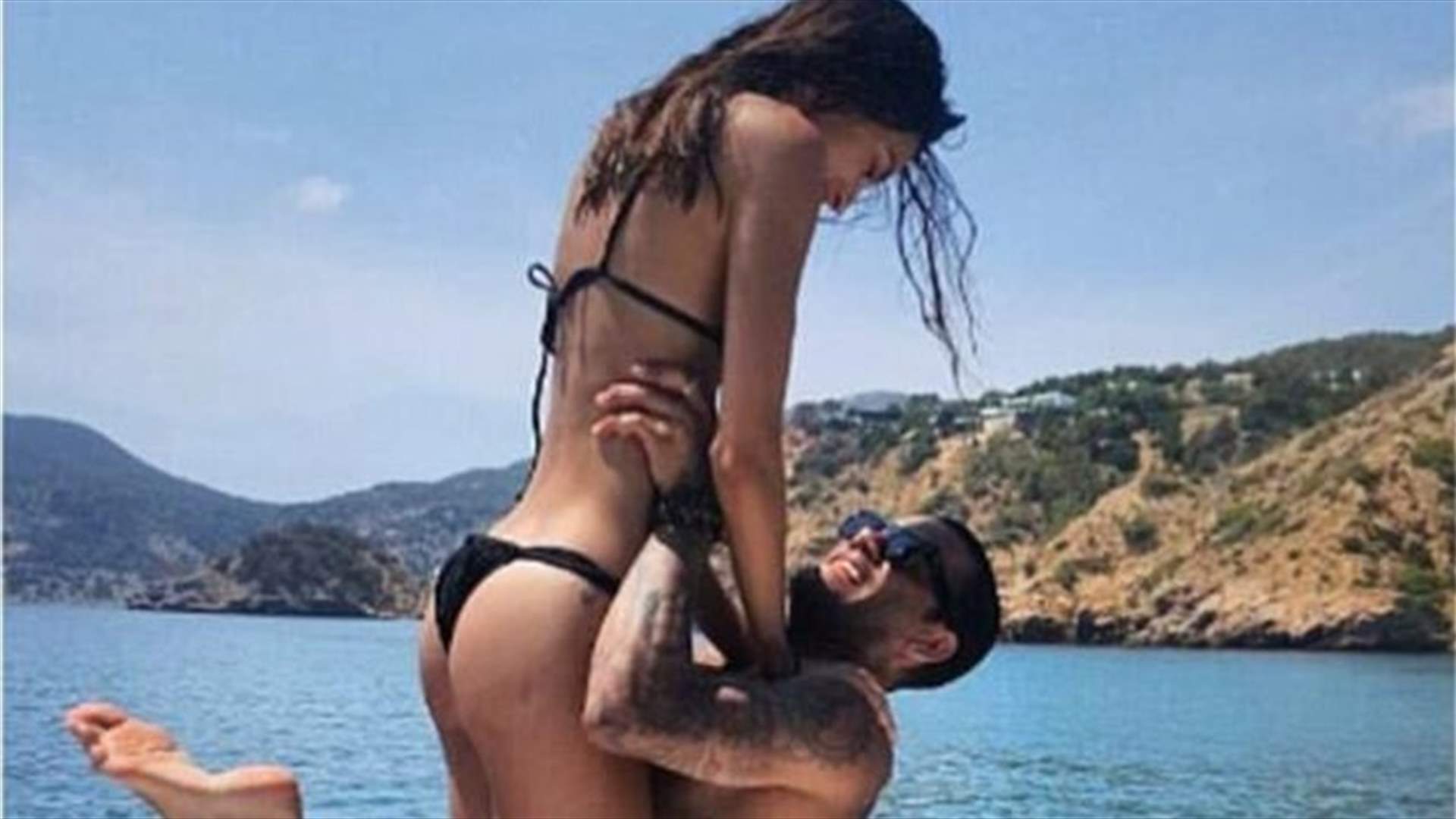 بالصور - تعرّفوا إلى زوجة داني ألفيس الإسبانيّة المثيرة!