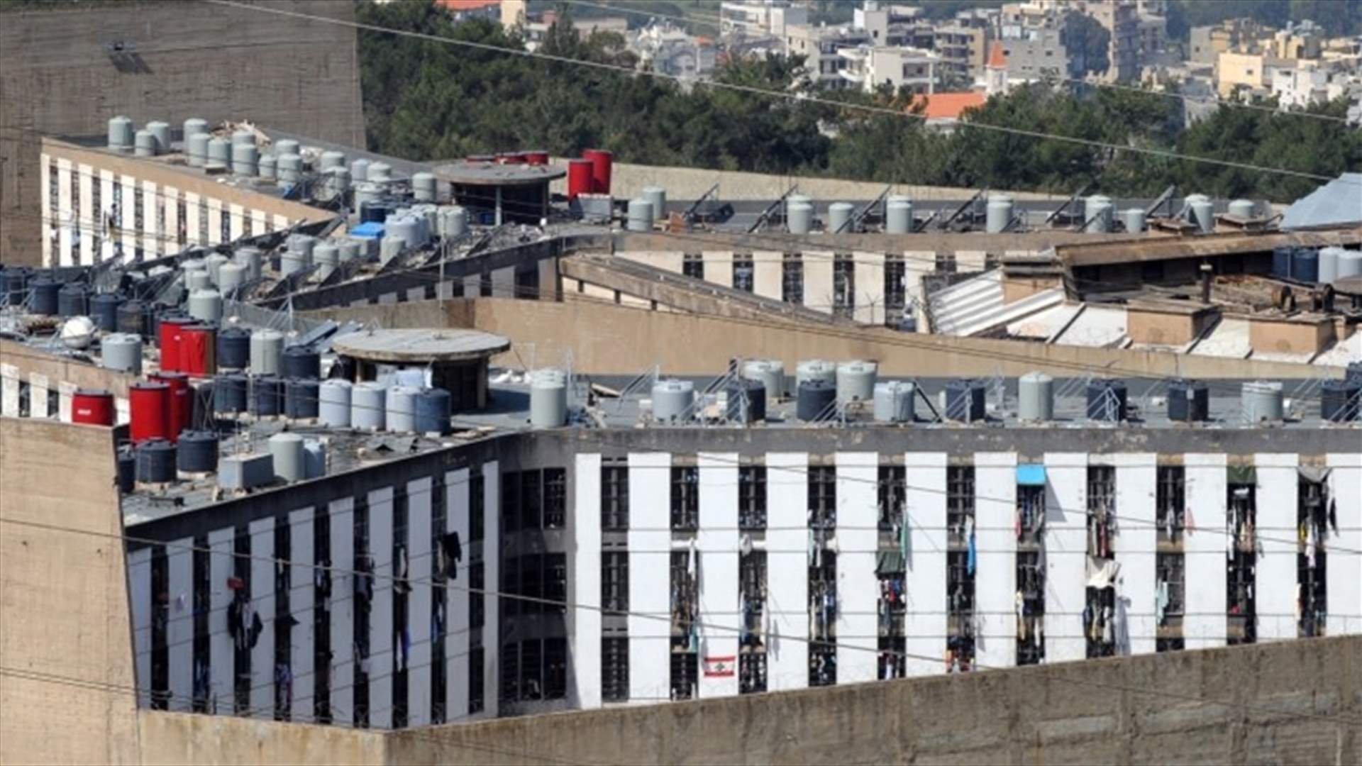 [PHOTO] Two mobile phones hidden inside a cooking pot seized in Roumieh