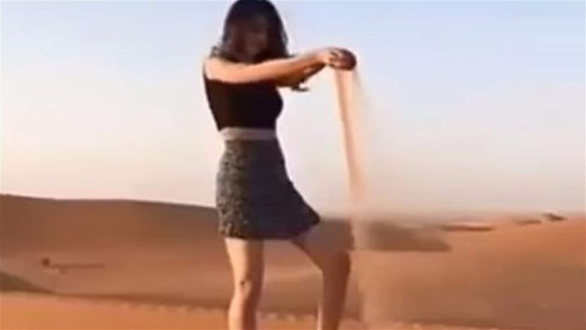 السلطات السعودية تحقق في فيديو لفتاة بتنورة قصيرة على "سناب شات"