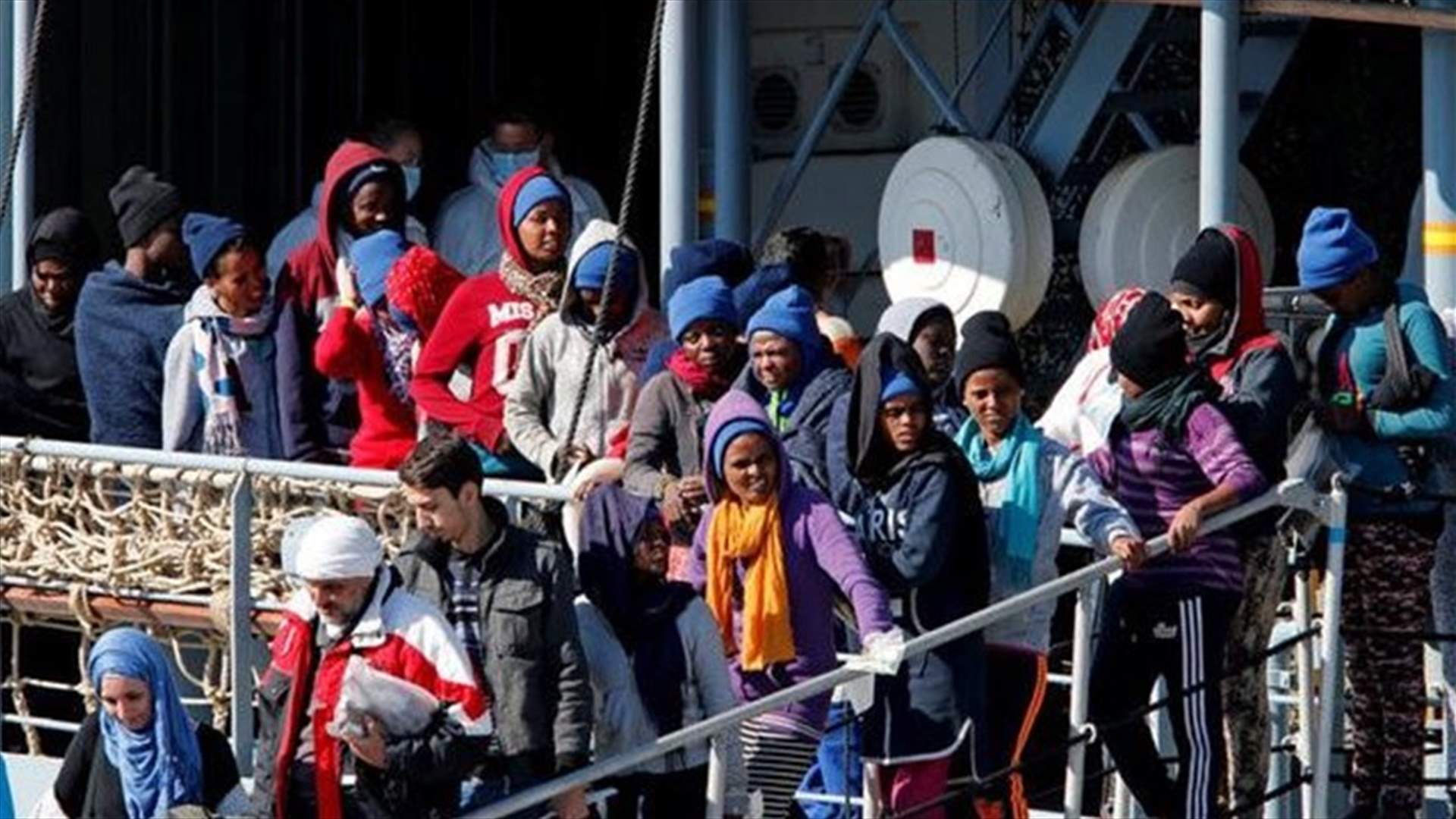 Italy may issue temporary visas for migrants, in "tug of war" with EU