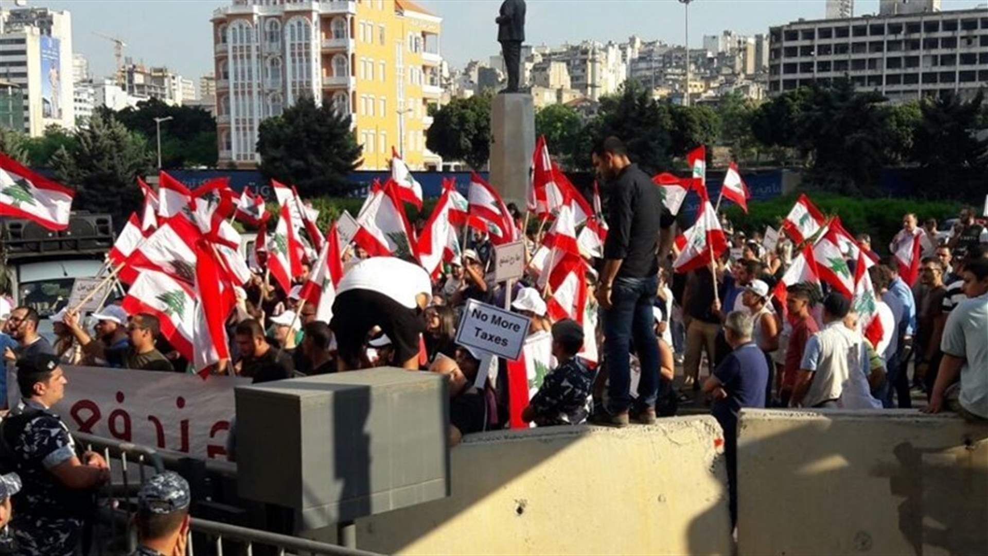 Demonstration in Riad al-Solh against taxes