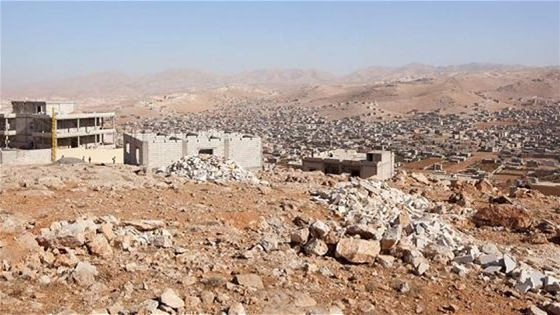 بالصورة - بلدية عرسال تدعو النازحين الى التزام خيمهم بحال حدوث اي طارئ