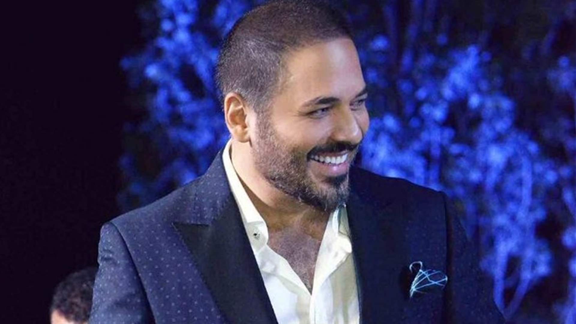 بالصورة: أمام هذه السيدة إنحنى رامي عياش على المسرح.. ماذا قال لها؟