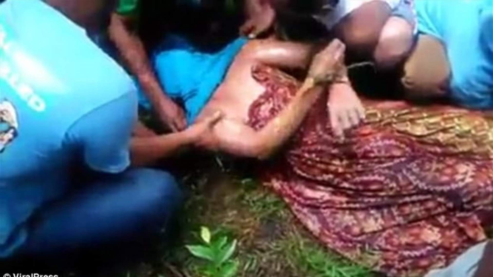 بالفيديو -  قتله التمساح وسحبه لقاع النهر وأعاده في اليوم الثاني بتعويذة سحرية