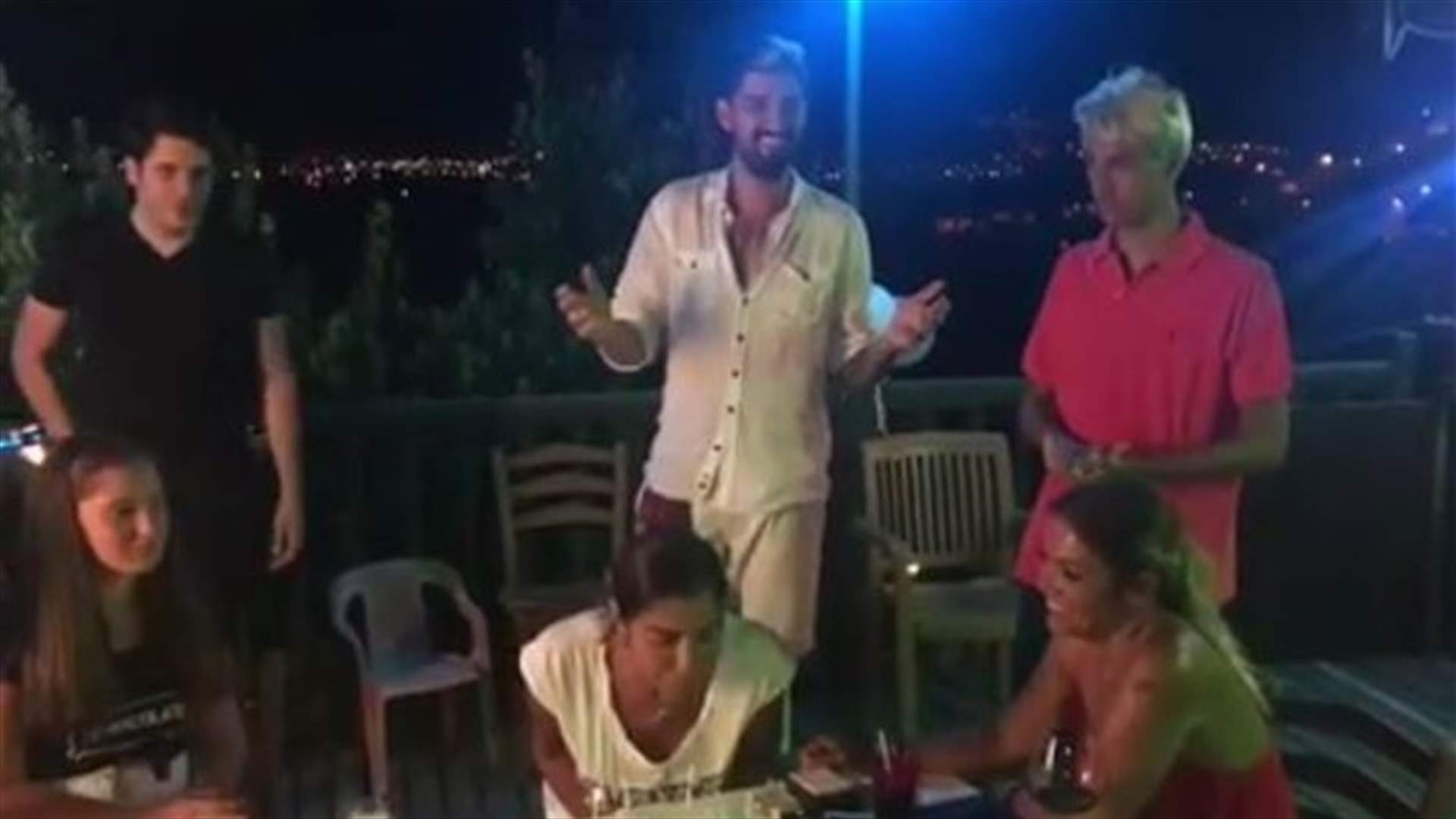بالفيديو - حفل عيد ميلاد هذه النجمة تحوّل إلى كابوس... وابنها وثّق اللحظة!