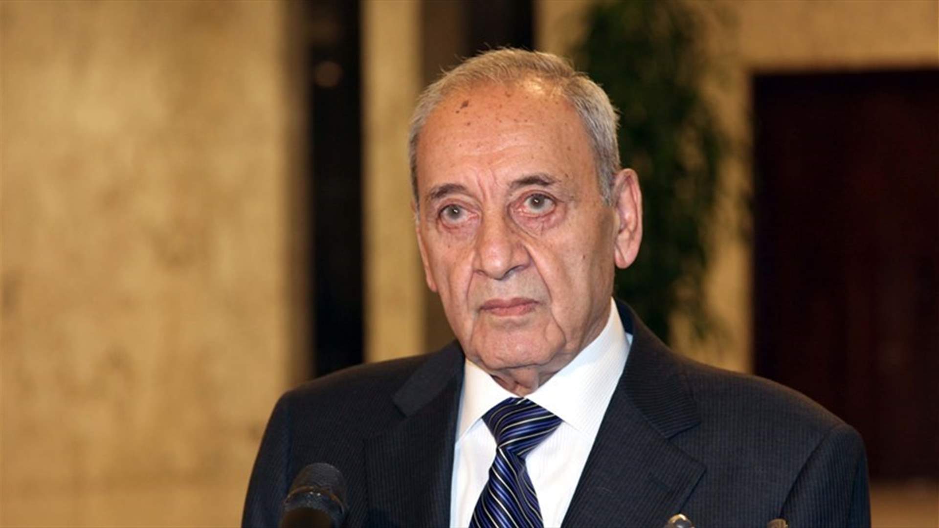 Berri signs pay scale draft law and financial resources