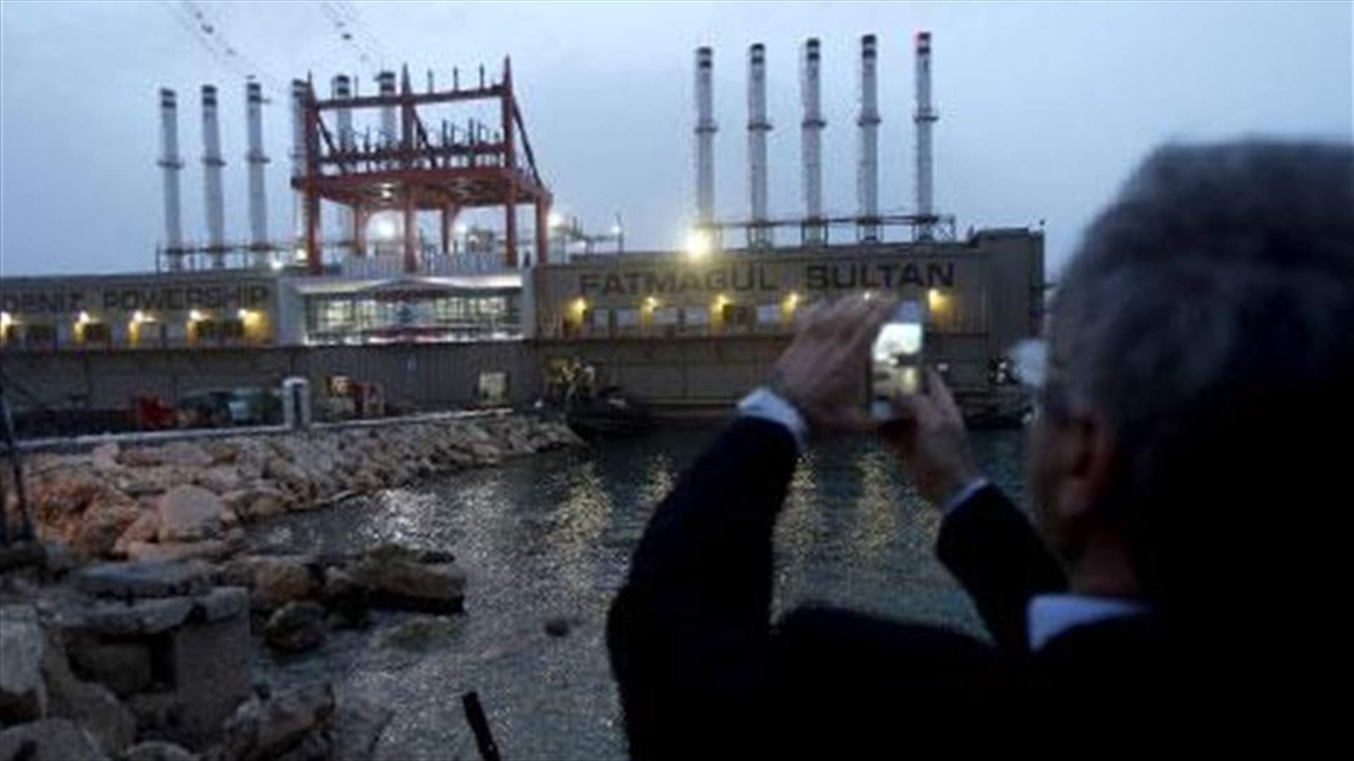 المناقصات تُغرِق بواخر الكهرباء!