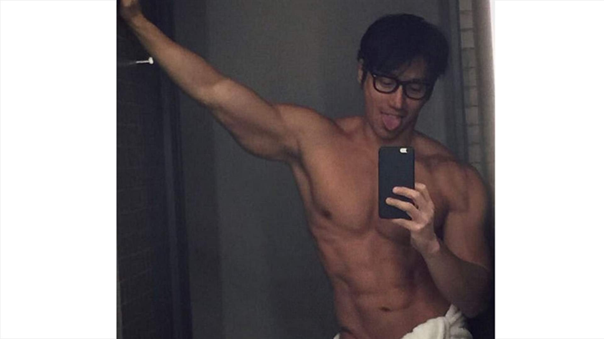 صور هذا الرجل اجتاحت الانترنت... لن تصدّقوا عمره الحقيقي!