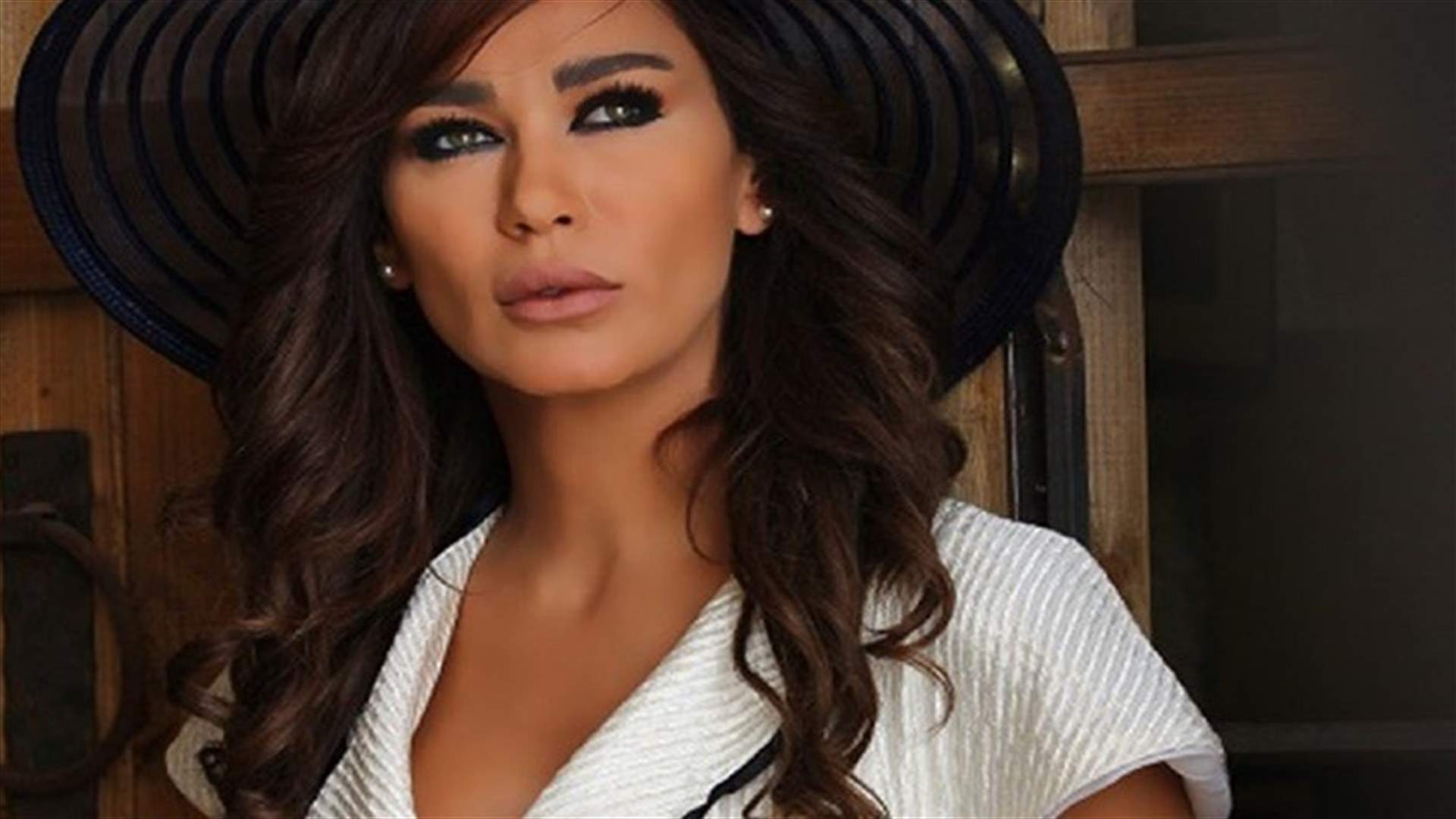 نادين الراسي لنديم الجميل: "شو ضاغطك بهَالحشرة؟"