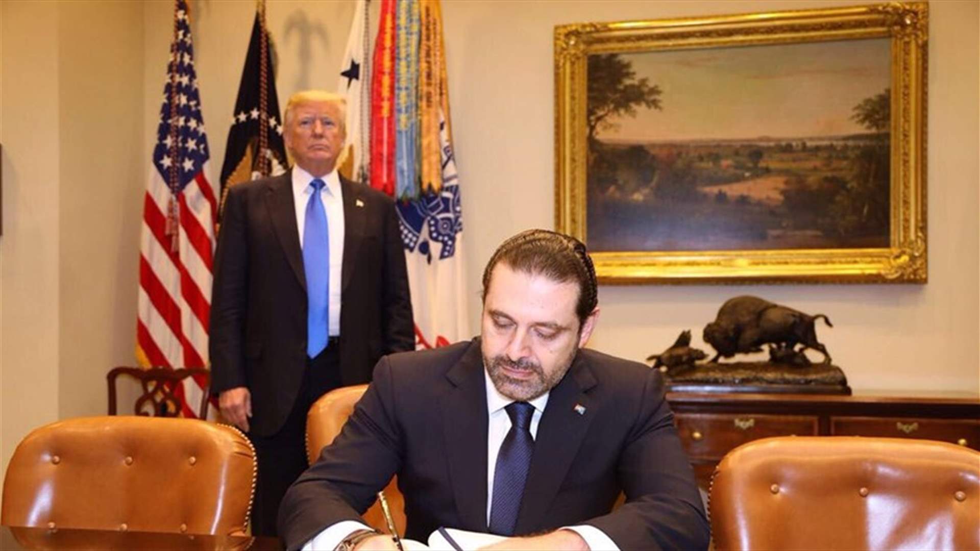 بالصورة - الحريري يدون كلمته في سجل البيت الابيض