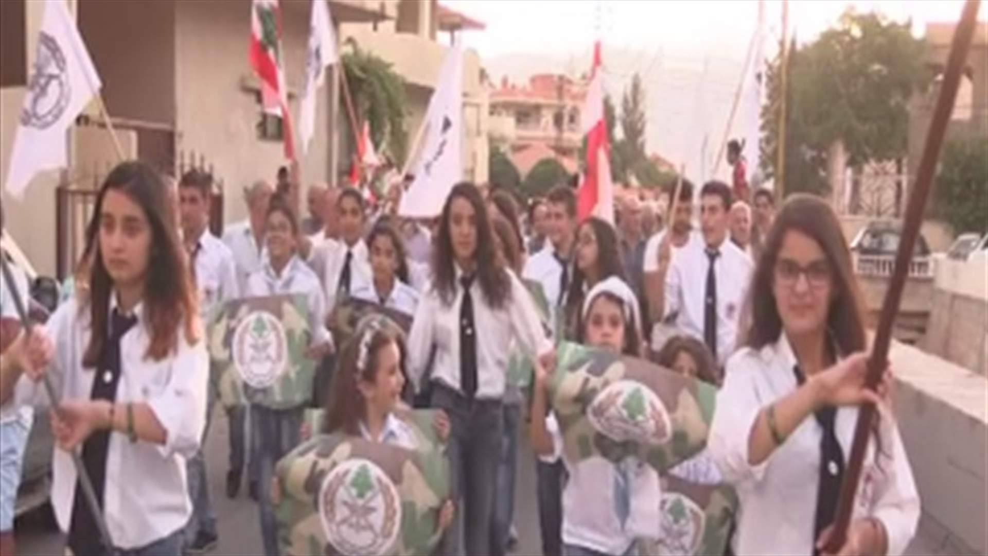 مسيرة في رأس بعلبك دعما للجيش اللبناني وحزب الله