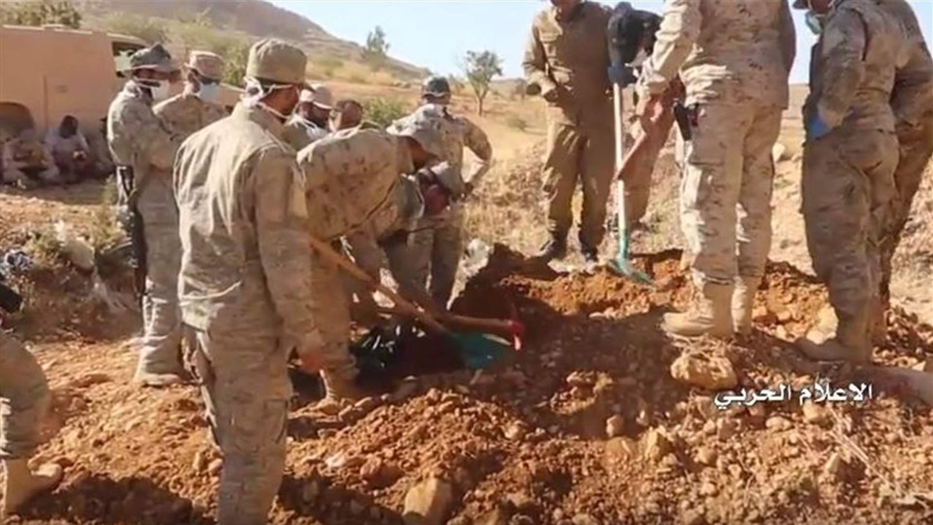 بالفيديو - عملية استخراج رفات شهيدي "حزب الله" من جرود عرسال