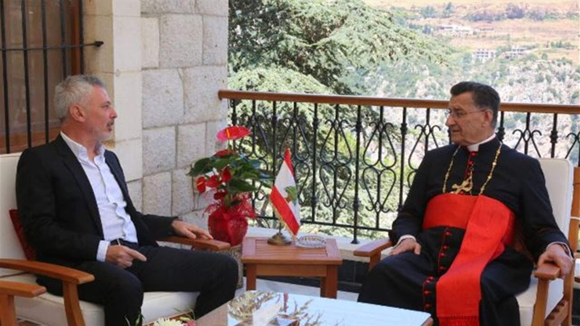 بالصور- فرنجية وزوجته عند الراعي... زيارة وغذاء