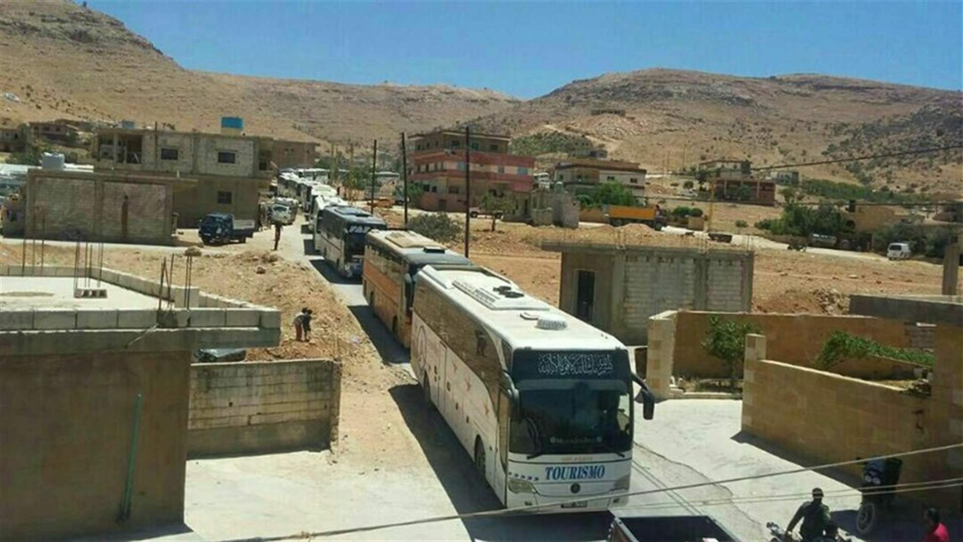 بالارقام – هذه هي اعداد النازحين الذين ستقلهم الحافلات من عرسال الى ادلب