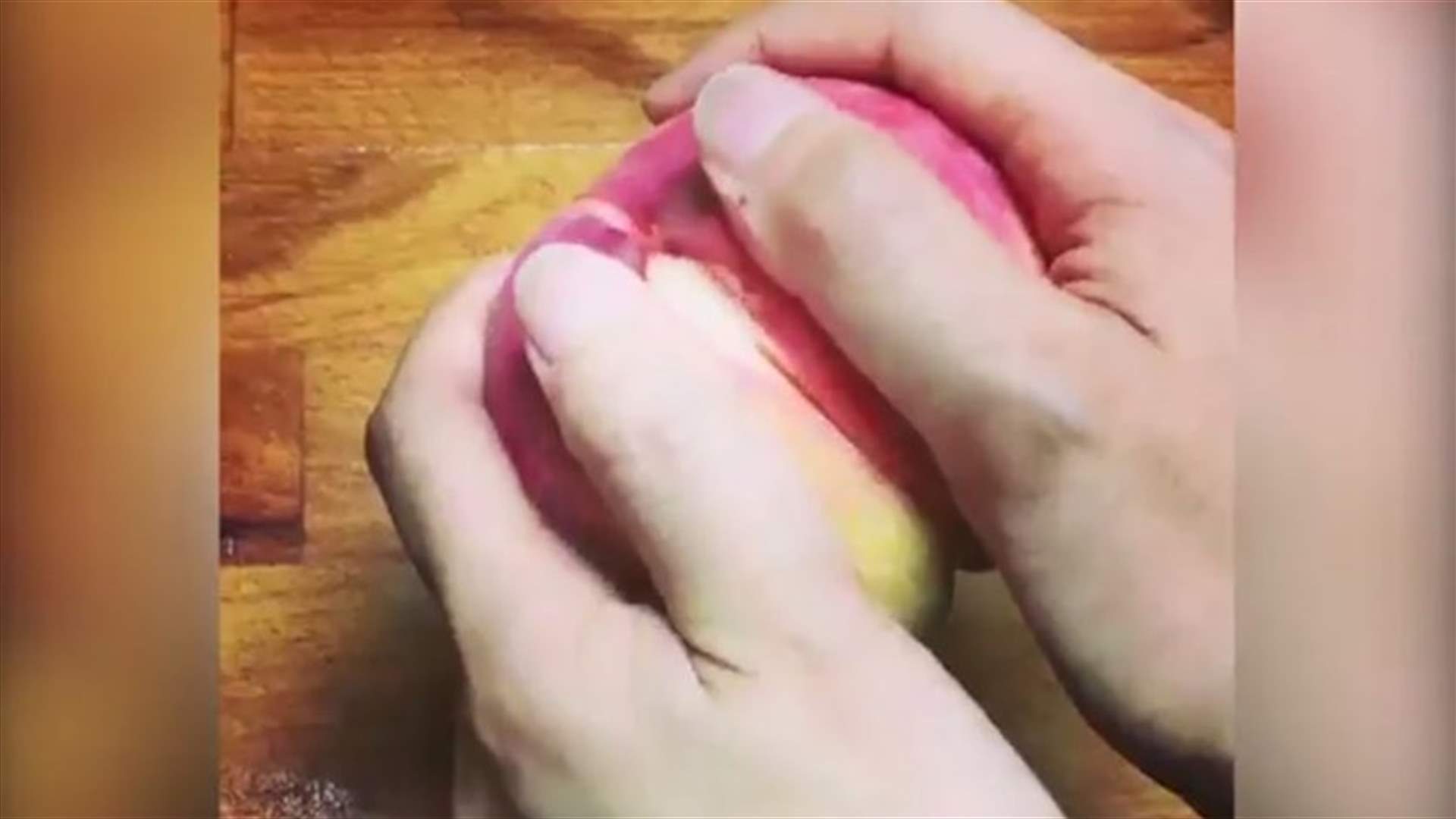 فيديو أشعل الانترنت... ماذا فعلت هذه السيدة بحبة الدراق؟