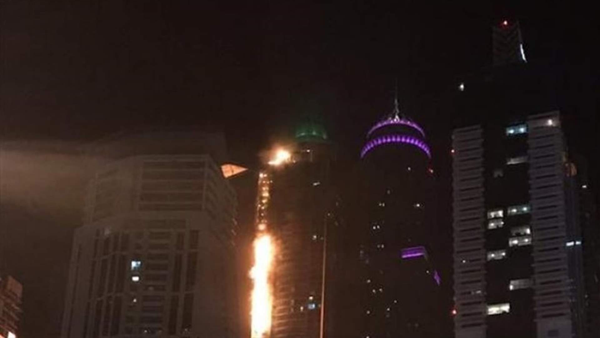 بالفيديو - حريق كبير في برج "الشعلة" بدبي