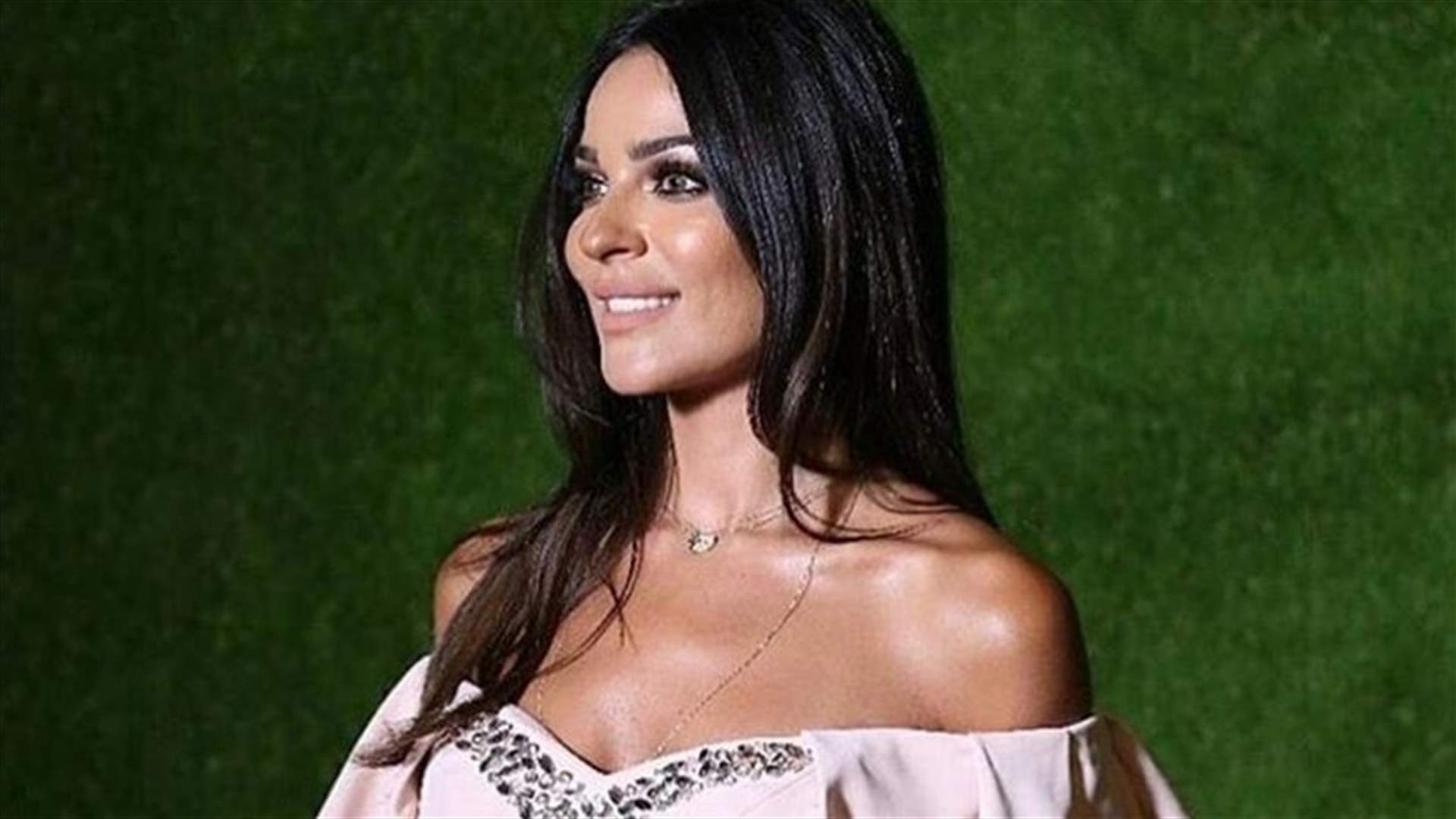 تعّرفوا على نادين نسيب نجيم الأم.. صورة مع إبنها تكشف الكثير