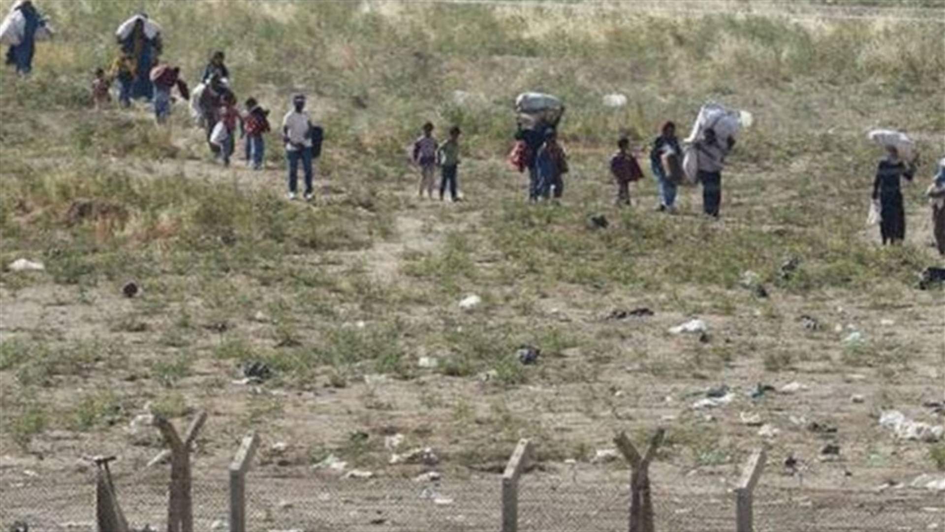 يقوم بتهريب سوريين لقاء مبالغ مالية