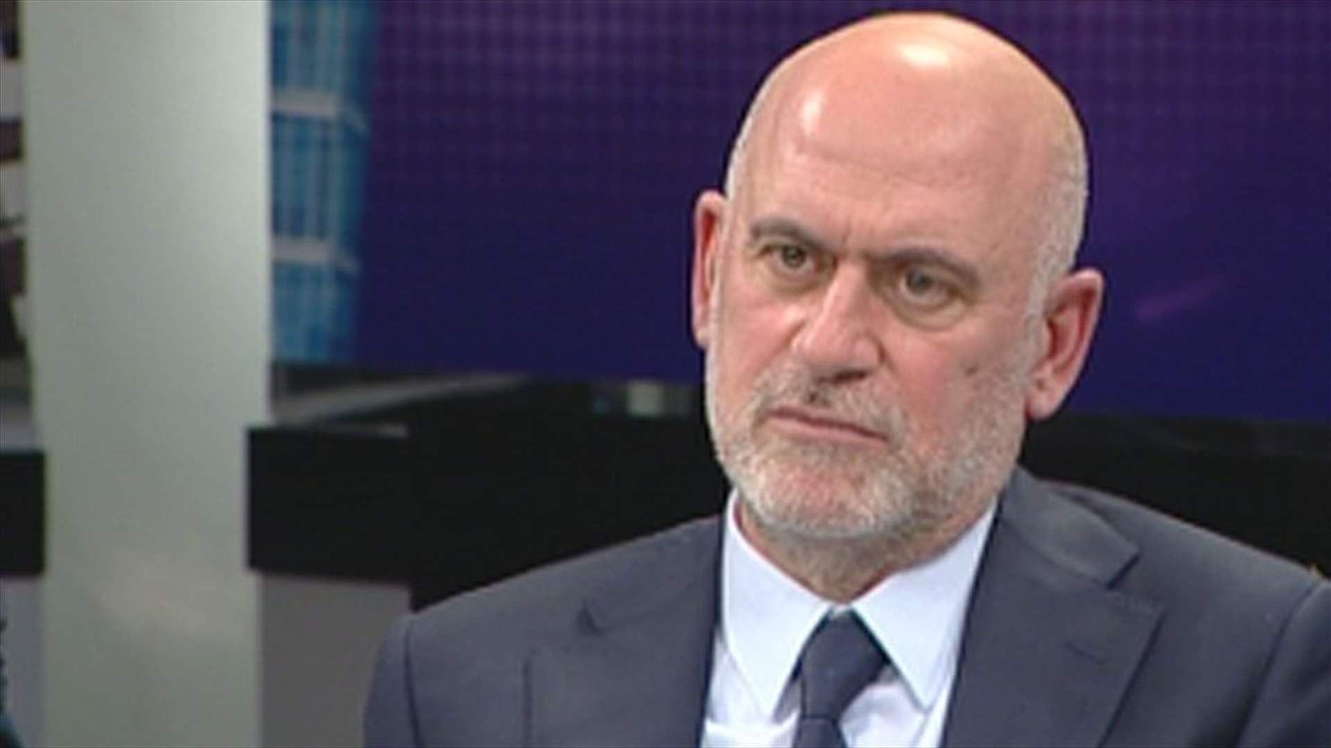 كيف علق فنيانوس على استقالة القاضي شكري صادر؟