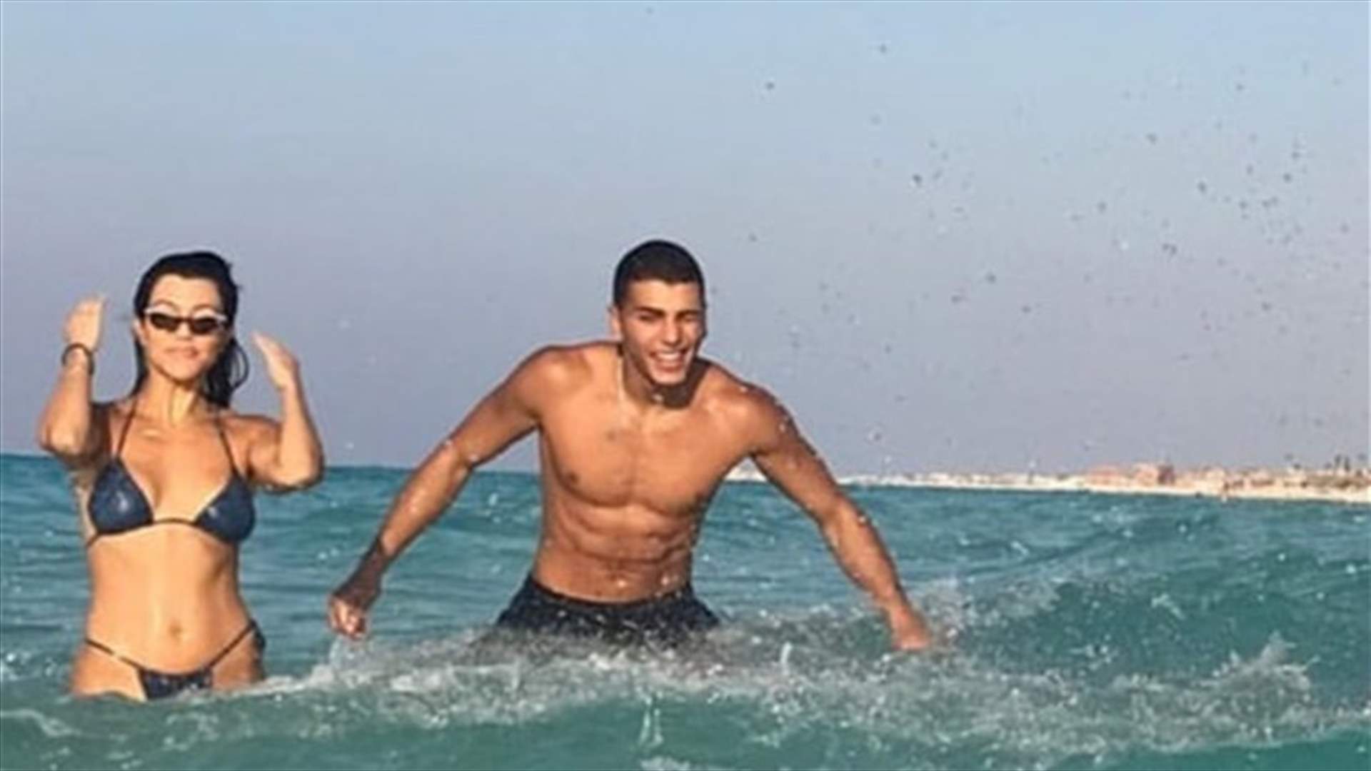 بالصور - كورتني كارديشيان تختاز دولة عربية لقضاء إجازة مع حبيبها الجزائري
