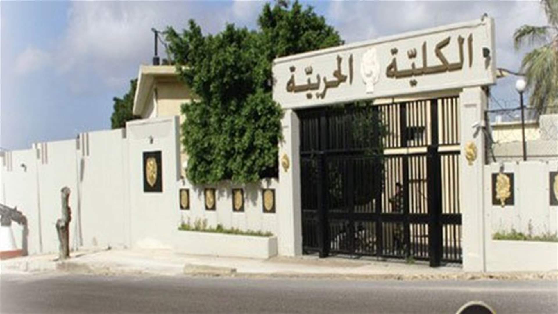 الاخبار: فضيحة...مئة ألف دولار تجعلك ضابطاً