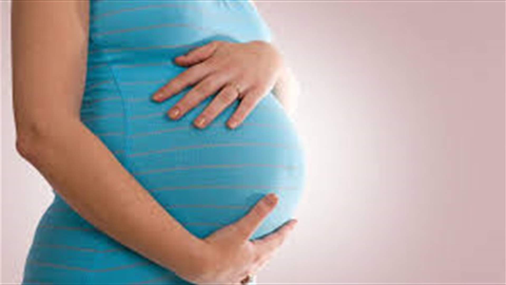 دخلت المستشفى بسبب مشاكل في الكلى... فأنجبت طفلتها