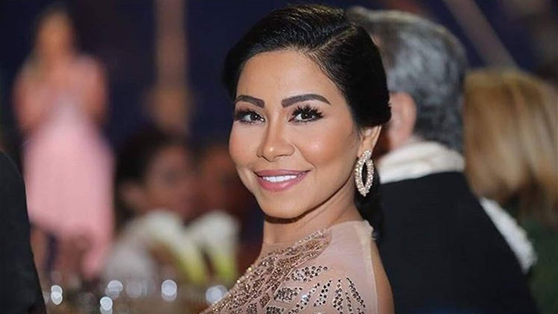 غابت عن حفلها فغضب الجمهور.. هل شيرين عاجزة عن الغناء؟