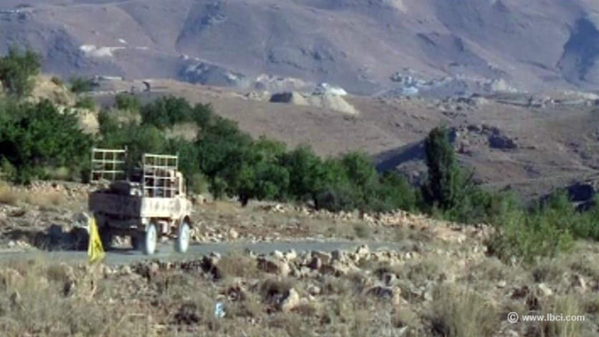 إدخال النازحين الذين أرادوا البقاء في مخيمات عرسال عبر حاجز وادي حميد