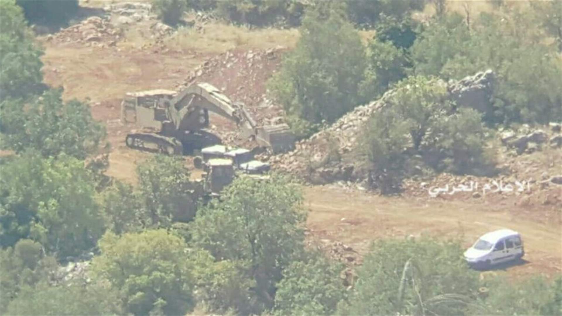 بالصورة- الجيش الإسرائيلي يرفع سواتر ترابية ويقوم بأعمال تحصين في مزارع شبعا