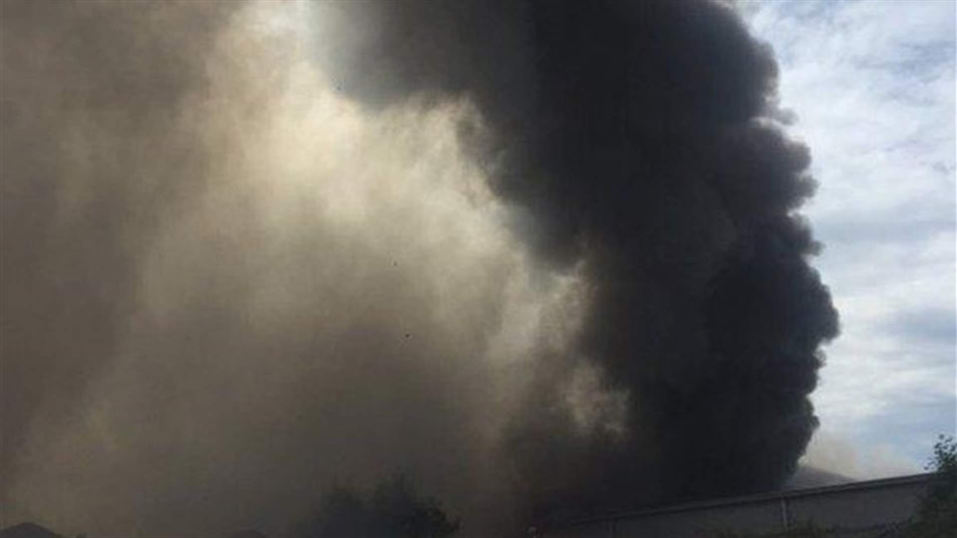 بالفيديو - انفجار كبير في مطار ساوثند في لندن