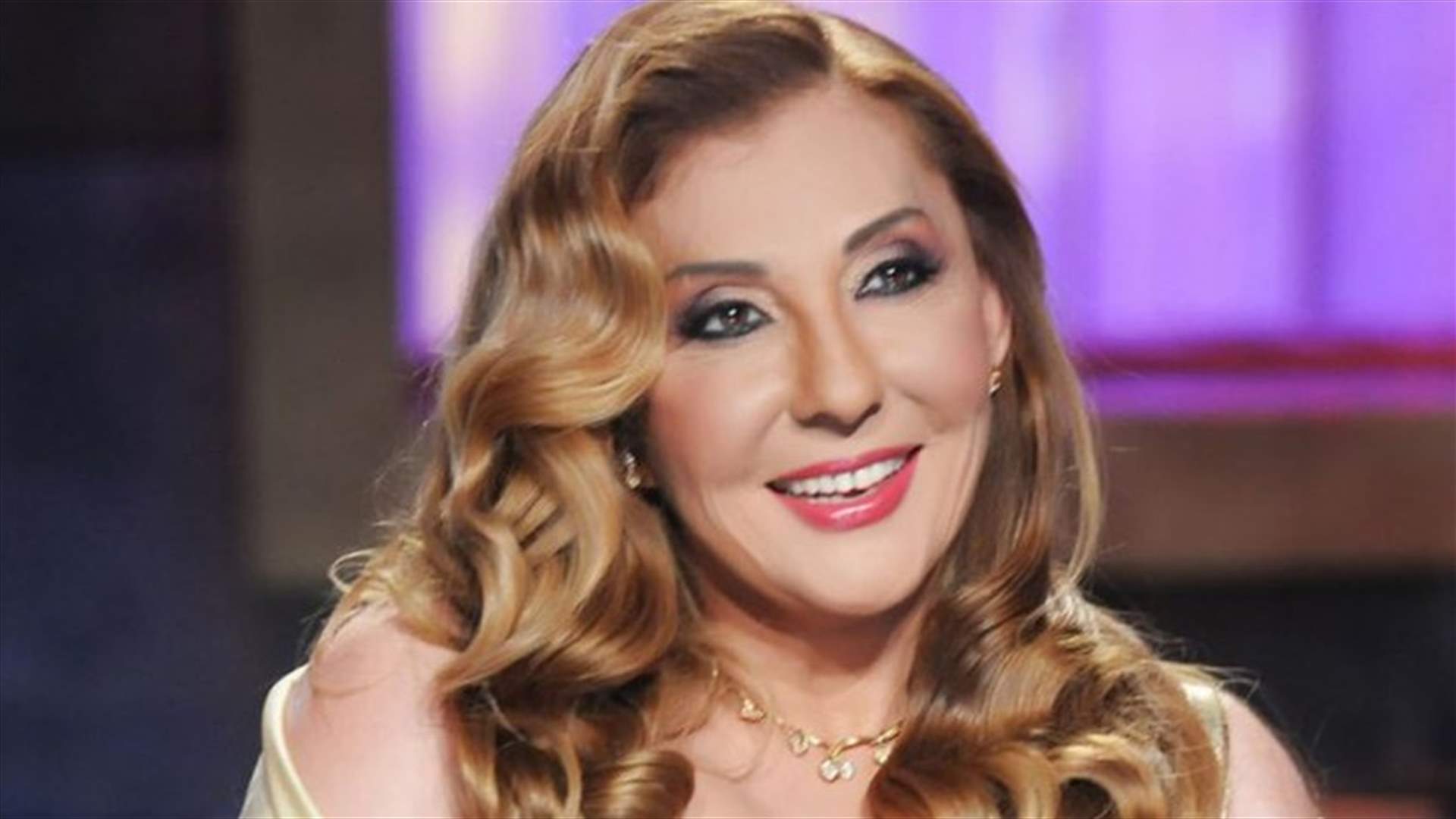بالصور – نادية الجندي بالشورت على البحر... هل تغيرت؟