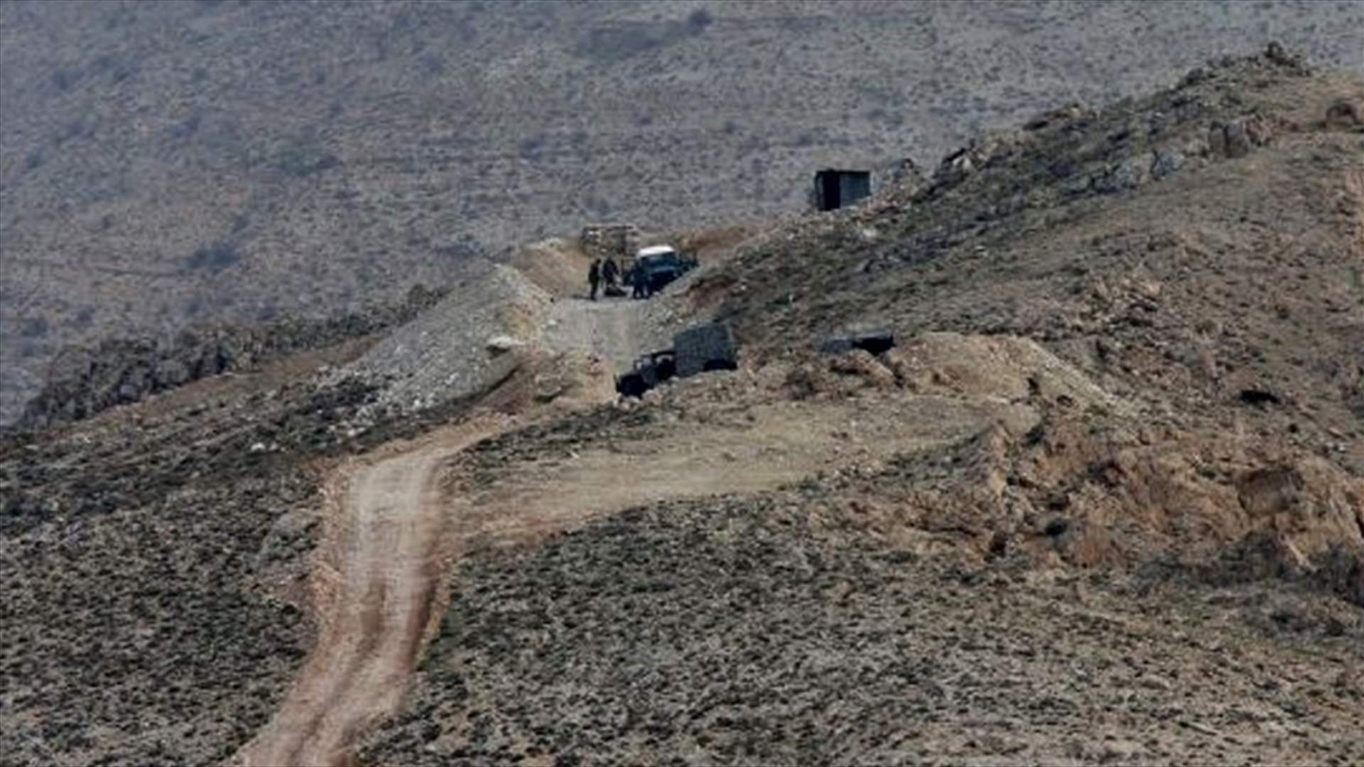 الجيش يستهدف داعش في الجرود