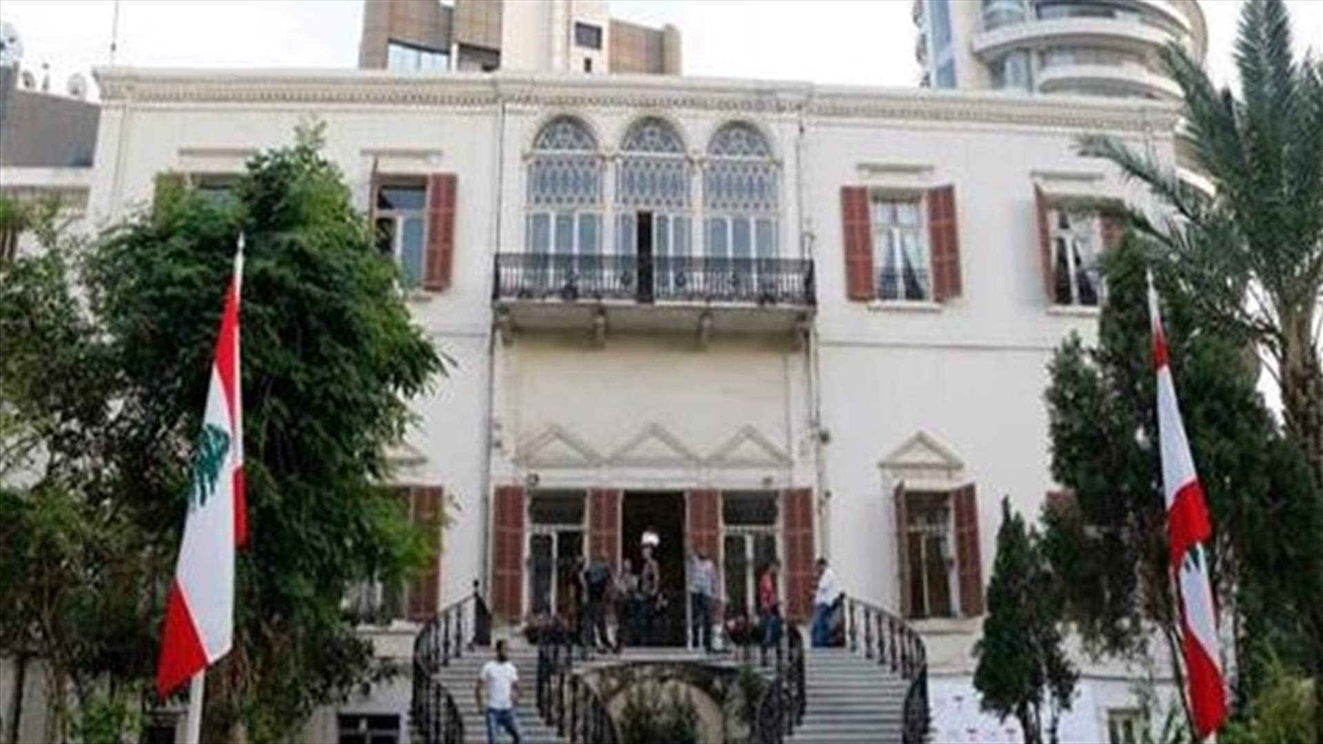 محاولة ترقية دبلوماسي مستقيل...
