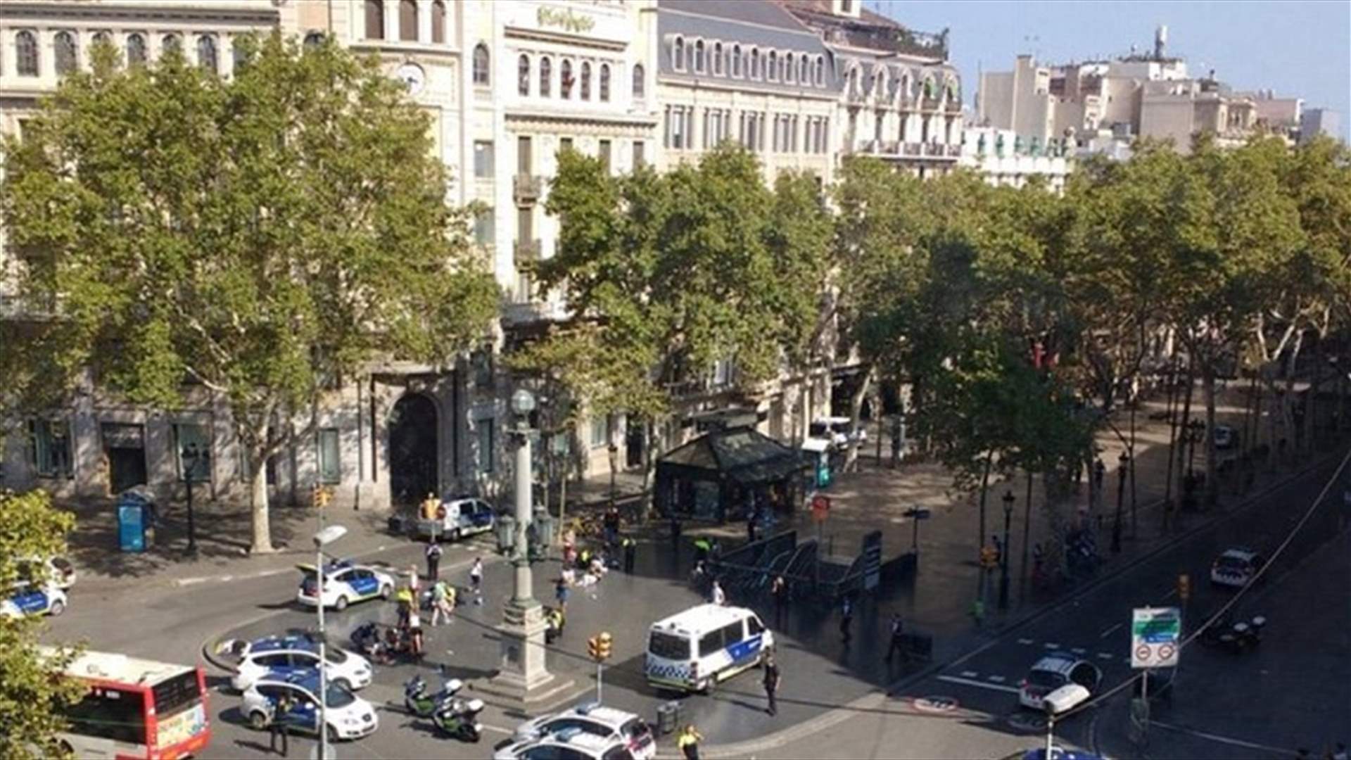 مسلحان يدخلان حانة في برشلونة بعد عملية دهس