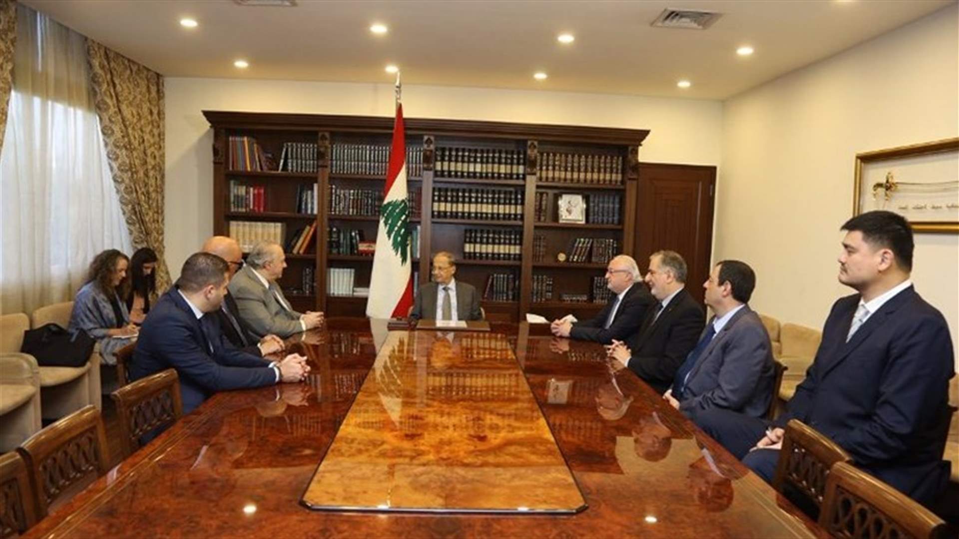وفد من الاتحاد الدولي لكرة السلة بضيافة عون... وهذا ما قاله العملاق الصيني ياو مينغ