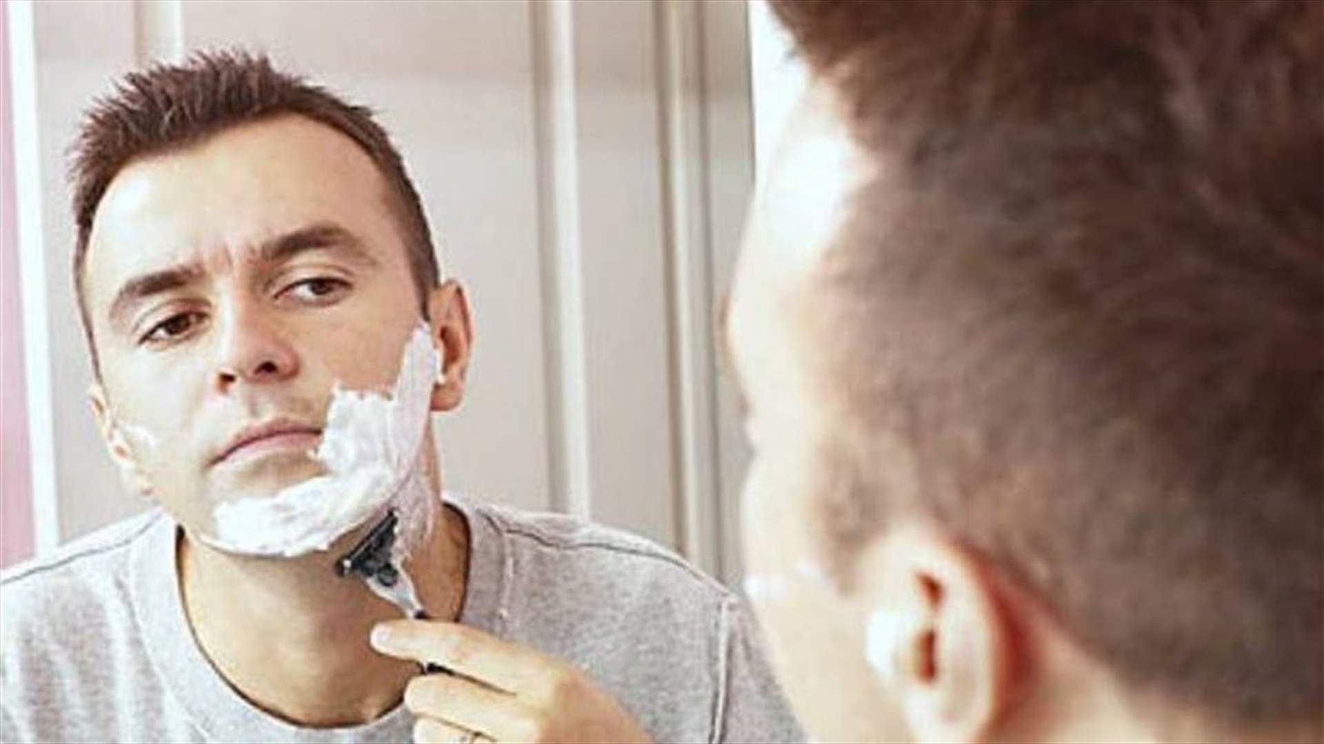 بالفيديو - عزيزي الرجل... أصبح بإمكانك حلق لحيتك بواسطة هاتفك!