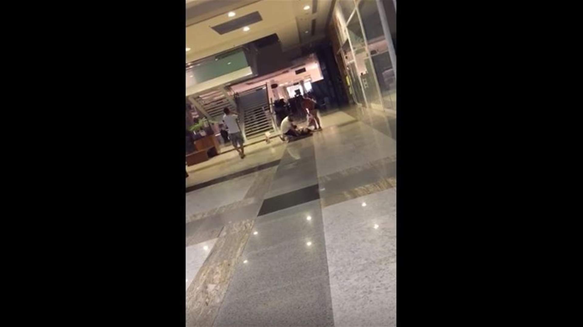 بالفيديو- أرادت مشاهدة فيلم رعب... فنقلت الى المستشفى بسبب ما رأته!