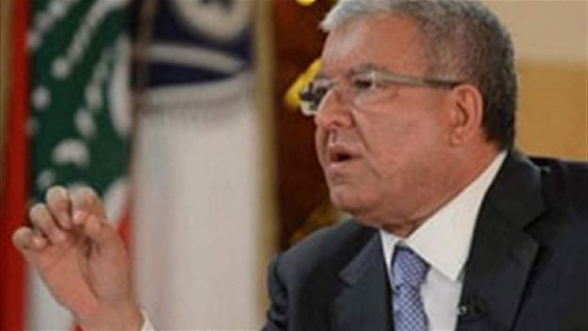 "طيران الامارات" او "طيران الإتحاد"؟...المشنوق يوضح
