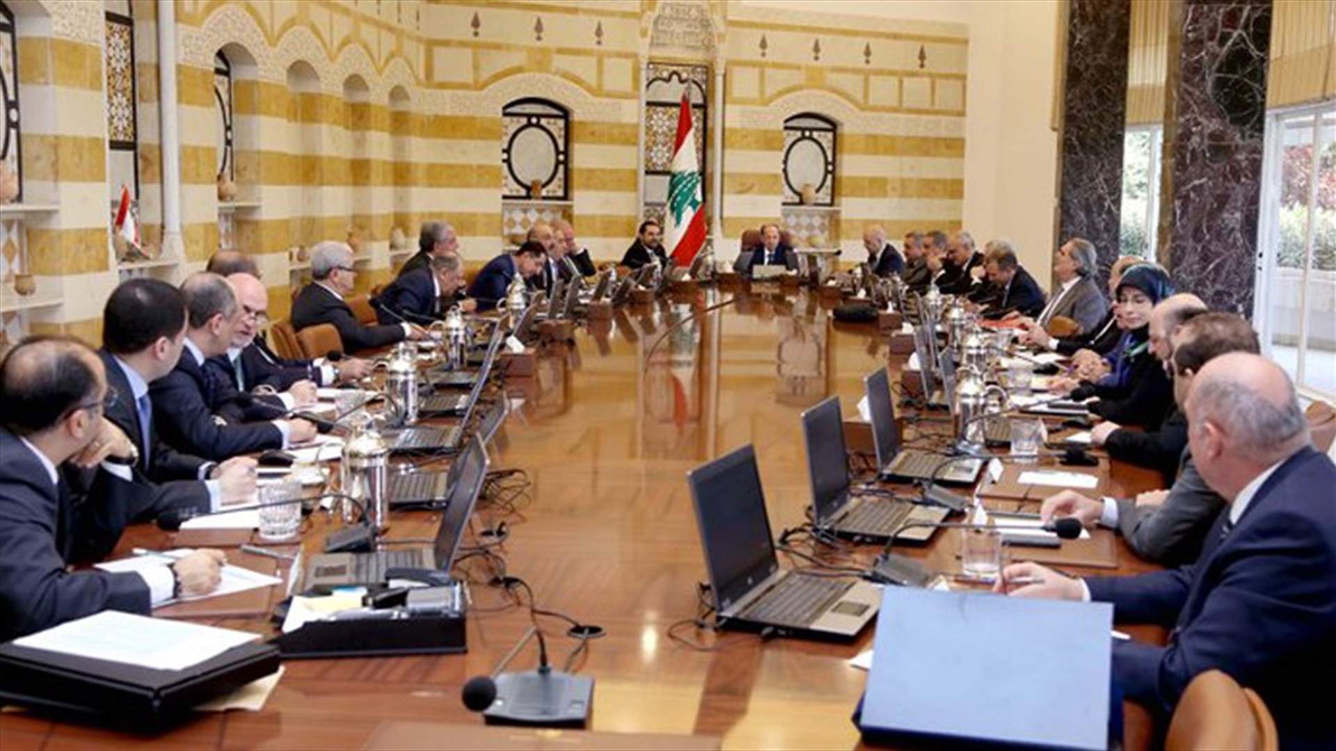 مجلس الوزراء في بيت الدين...بنود كهربائية