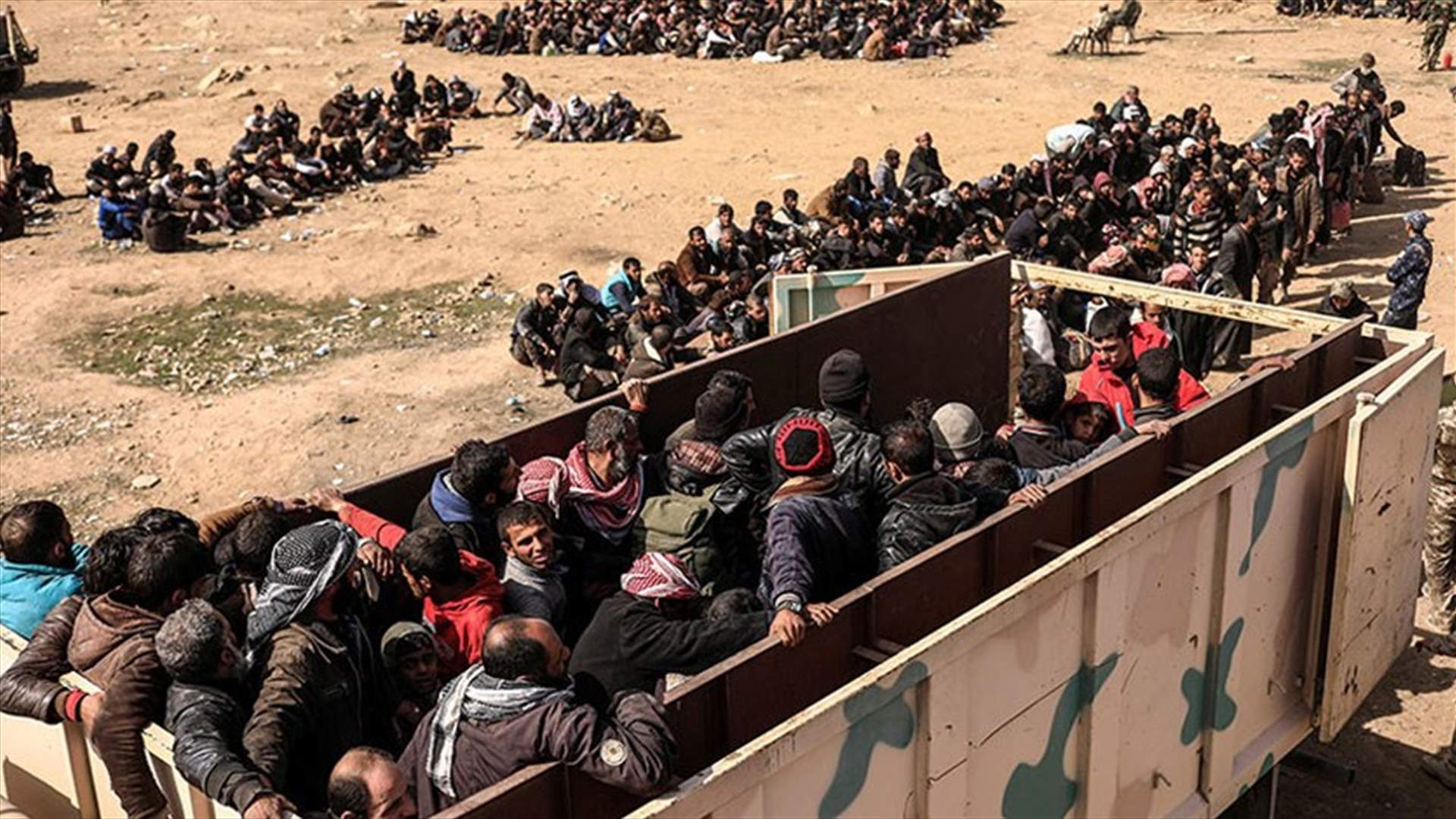 آلاف المدنيين يفرون من مدينة تلعفر العراقية