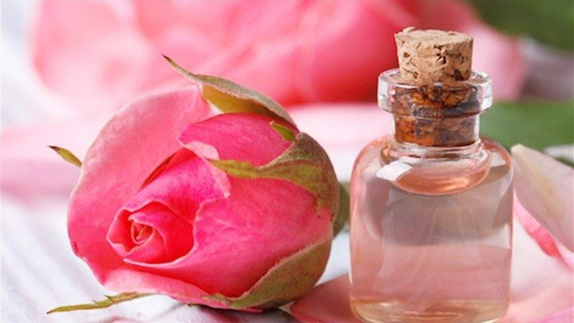 تسع فوائد قد لا تعلمها لماء الورد