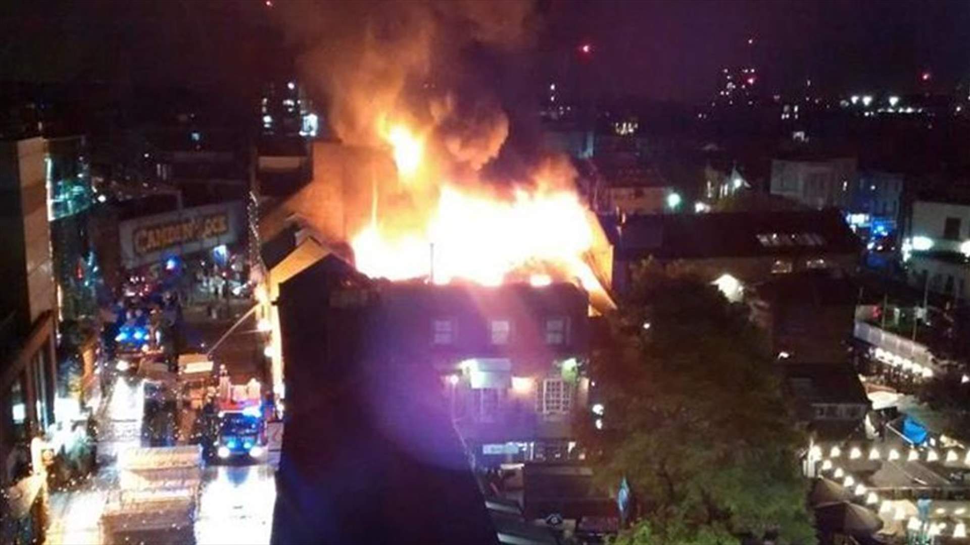 حريق ضخم في متجر في شرق لندن