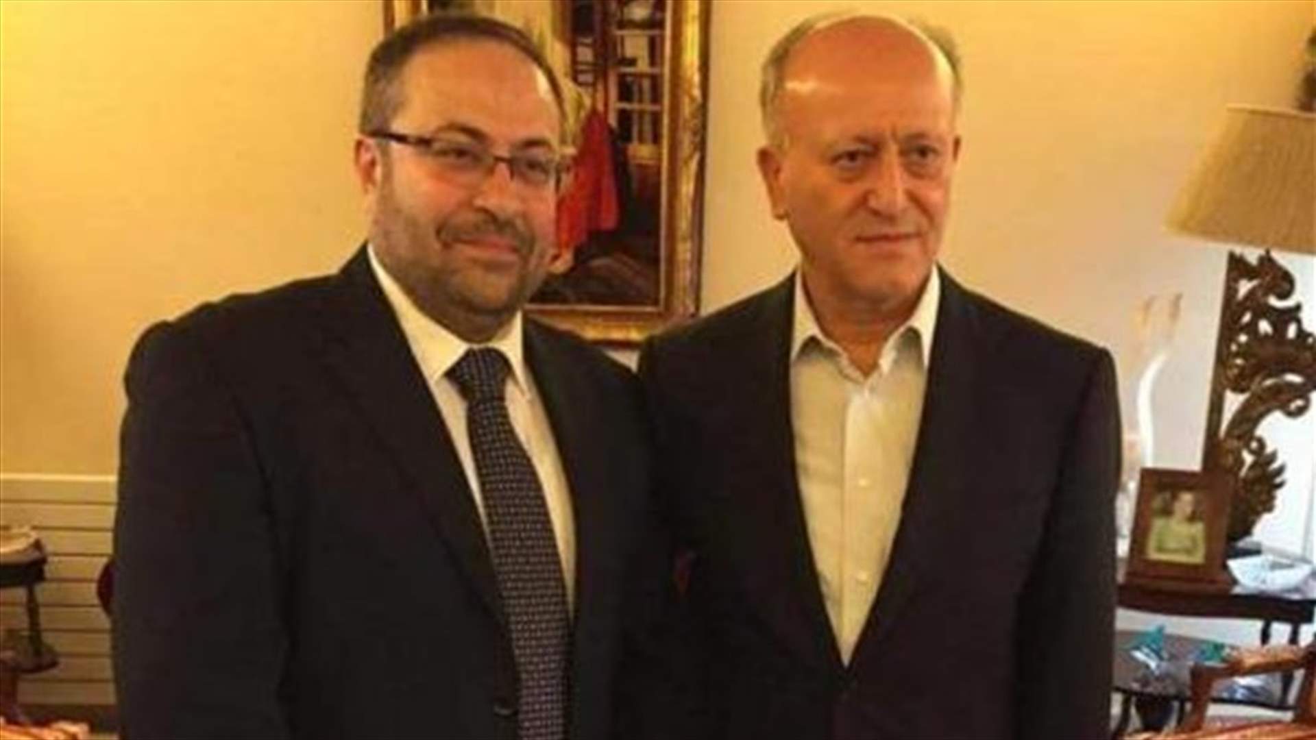 مستشار ريفي ينسحب من فريق عمله ويعلن دعمه الحريري
